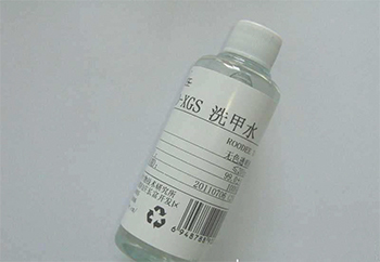 如何安全去除強力膠粘在皮膚上的苯胺